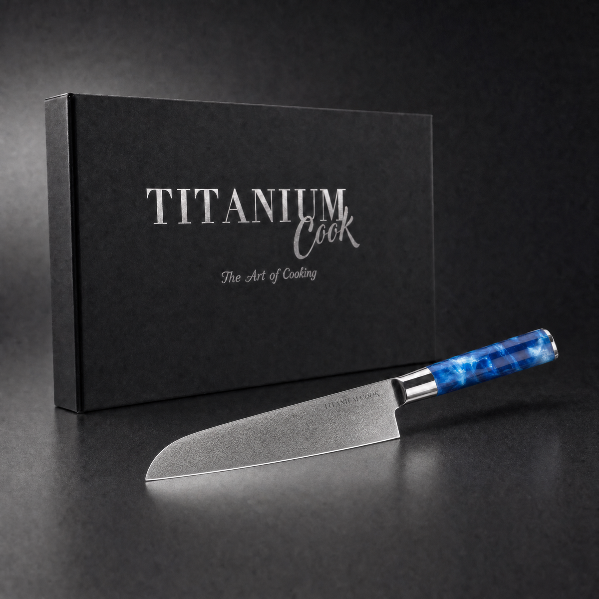 Couteau Santoku Bleu Océan, coffret TitaniumCook sur fond studio noir